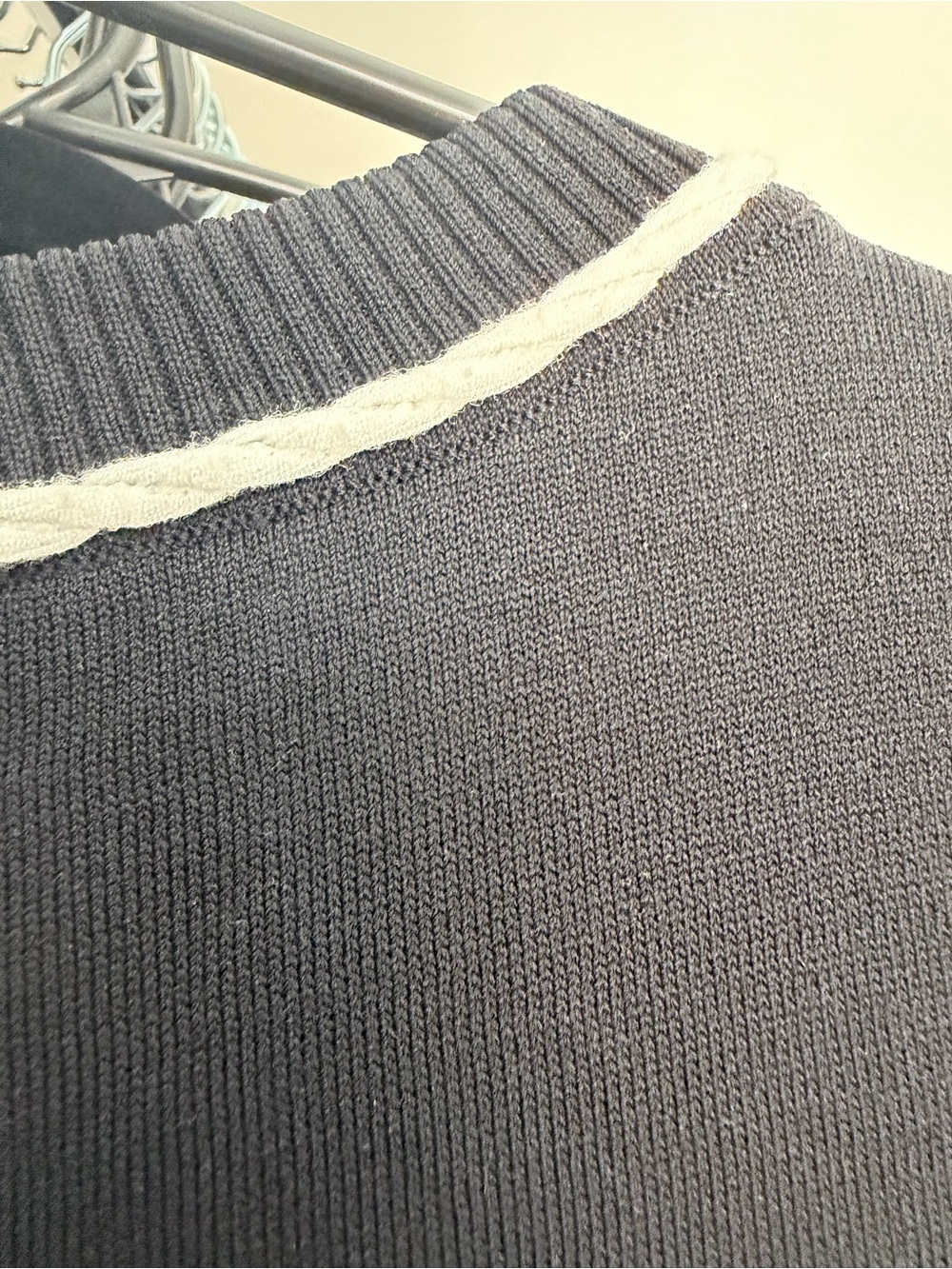 Karl Lagerfeld Black Knit Sleeveless Top with White twist Piping - Picture 5 of 10